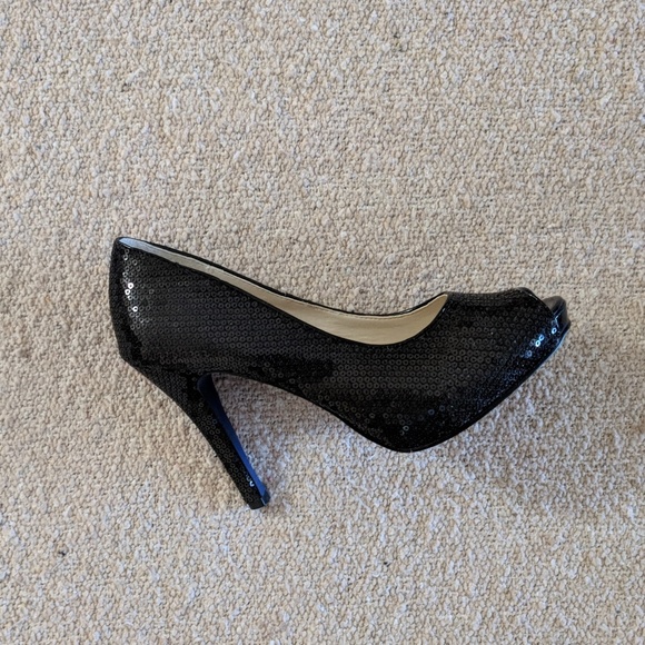 Wild Diva Black Sequin Peep Toe Pump, 7.5M - Picture 7 of 8